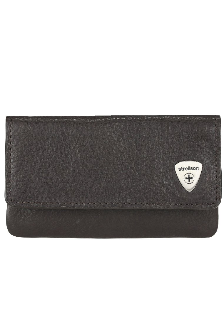 Portefeuille en cuir noir avec surface texturée, rabat repliable et accent logo en argent. Présente des bords arrondis et des détails de couture contrastés.