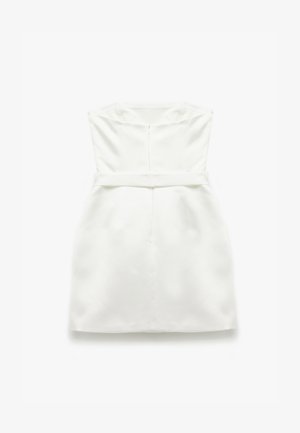 Witte jurk met een aansluitende lijf, peplum taille en een verborgen rits aan de achterkant. Gladde stof zonder zichtbare patronen of accenten.