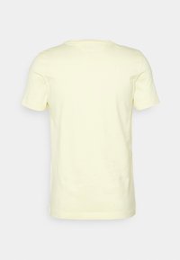 Tommy Hilfiger TOMMY LOGO TEE - T-shirt estampada - lemon twist