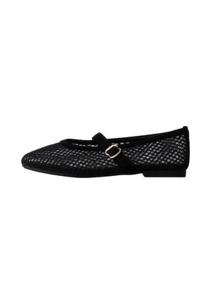 Chaussure plate en mesh noir avec une pointe arrondie, une fine lanière sur le dessus et une petite boucle argentée sur le côté extérieur.