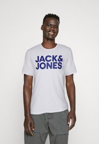 Nur: 14,38€ ❌ Statt: 34,99€ 📍 JACK & JONES Herren JJECORP Logo Tee SS Crew Neck 3PK MP T-Shirt, White/Pack:1Black 1Navy Blazer 1 White, S ⬇️ ZUM DEAL ⬇️ /dp/B08QW7VNL4/?tag=wa86-21 ℹ