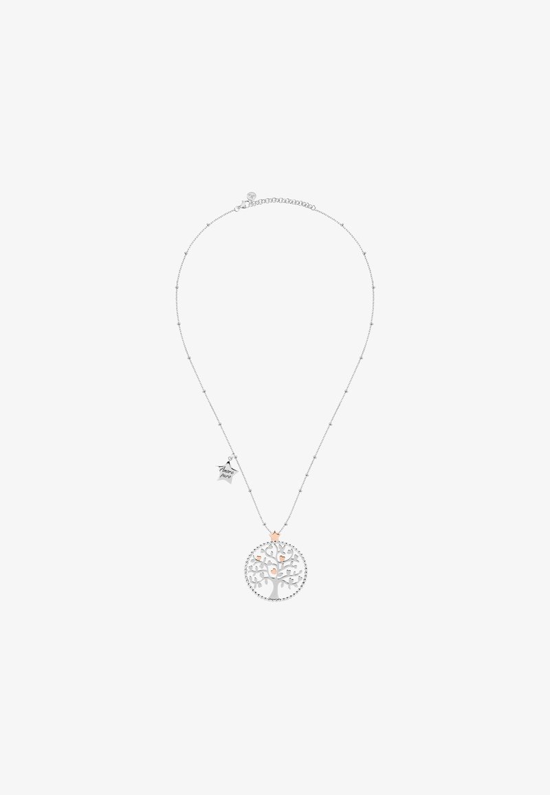 Collana d'argento con un pendente a forma di albero della vita circolare, con rami e cuori intagliati, e un piccolo charm a forma di stella con del testo.