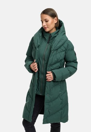 Grüne Daunenjacke mit hohem Kragen, Reißverschluss und Druckknopfverschlüssen. Strukturiertes, gepolstertes Design mit einem geschichteten Look.