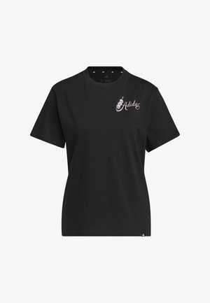 Czarna koszulka z krótkim rękawem wykonana z bawełny, z różowym logo Adidas na przedzie, z klasycznym okrągłym dekoltem i luźnym krojem.