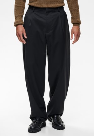 Matinique MACHINO PLEAT - Pantaloni de costum - black
