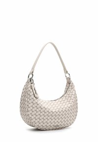 Beige handväska med geometriskt mönster, med rundad form, slät yta, kort handtag och silverfärgade detaljer.