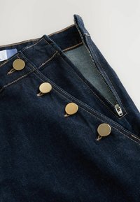 GOLD BUTTON FRONT WIDE  - Platėjantys džinsai - denim rinse