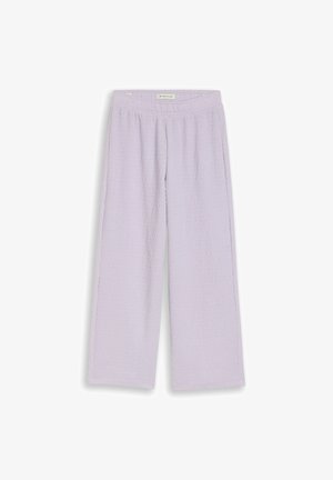 Hellviolette Weite-Hosen mit strukturiertem Stoff und elastischem Bund, flach auf weißem Hintergrund dargestellt.