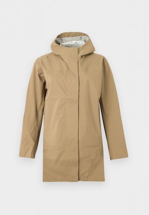 Bež dugi kišni ogrtač s kapuljačom, prednjim patentnim zatvaračem prekrivenim zaklopcem i dugim rukavima, prikazan na bijeloj pozadini.