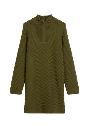 Robe-pull en tricot vert olive avec un col haut, des détails en zip et un motif zigzag texturé. Manches longues et coupe décontractée.