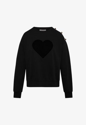 Sweatshirt noir avec un grand cœur en velours noir sur le devant, avec des accents de boutons dorés sur une épaule et des poignets côtelés.