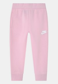 Kijelölve, pink foam