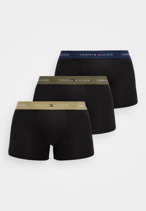 Trois boxers noirs avec ceintures élastiques en marine, olive et beige, chacun portant la marque "Tommy Hilfiger" et le logo.