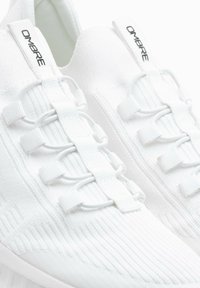 Ombre OM-FOKS - Scarpe senza lacci - white