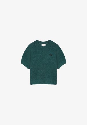 Turquoise trui met korte mouwen, gemaakt van een zachte stof, met een ronde halslijn en een klein zwart geborduurd logo aan de linkerkant.