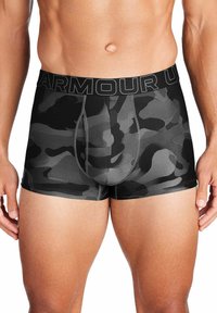 Svart och grå kamouflagemönstrade boxershorts med en bred, märkespräglad elastisk midja. Tyget har en slät yta med mönstrade detaljer.