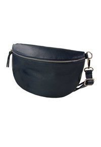 Marineblauwe leren handtas met een afgeronde vorm, getextureerd oppervlak, zilveren rits en verstelbare riem. Heeft een klein kwastaccent.