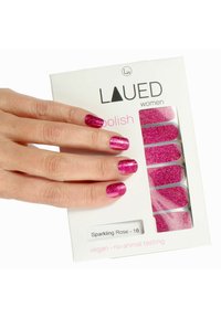 Roze glitter nagellak getoond op vingers, met zowel glanzende als sprankelende afwerkingen, naast een verpakkingslabel met de tekst "Sparkling Rose - 16."