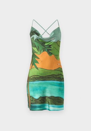 Vestido lencero con tirantes finos cruzados, con estampado de paisaje tropical con palmeras, cielo naranja, colinas verdes y agua azul.