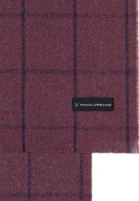 Bordowy szalik z kratkowanym wzorem w odcieniach fioletu i granatu. Wykonany z miękkiego materiału, ma frędzle na brzegach oraz czarną metkę z logo.