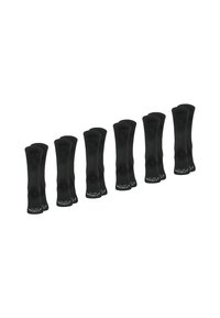 Six paires de chaussettes de sport noires, arrivant aux genoux, avec une texture lisse, des talons renforcés et des accents de marque sur le bord inférieur.