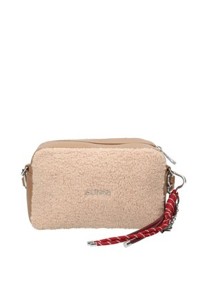 Piccola borsa rettangolare beige con parte frontale strutturata, logo SUN68 argentato, chiusura con cerniera e cinturino per polso a righe rosse con fibbia metallica.
