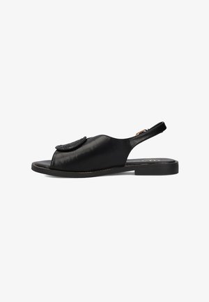 Czarne sandały typu slingback z gładką skórzaną cholewką i tkaninowym akcentem, otwarty nos, płaska podeszwa i wąski obcas.