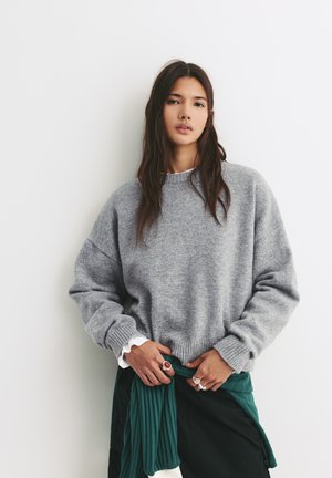 - Sweter