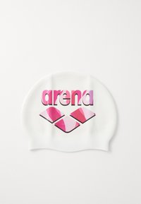 Bonnet de bain blanc avec une finition brillante, arborant "arena" en rose vif et rose clair, avec deux diamants entrecroisés dans des couleurs similaires.