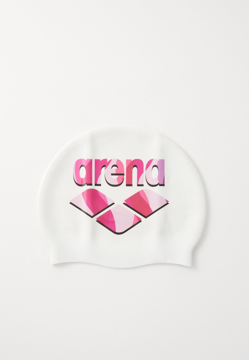 Bonnet de bain blanc avec une finition brillante, arborant "arena" en rose vif et rose clair, avec deux diamants entrecroisés dans des couleurs similaires.