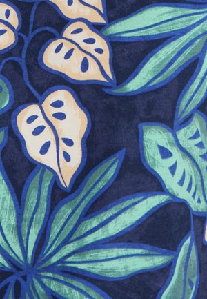 Navy-Stoff mit großen tropischen Blättern in Grün und Creme, mit definierten Konturen und einer strukturierten Optik. Geeignet für Polstermöbel oder Mode.