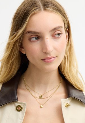 COACH, COACH HERITAGE COIN HEART CHARM LAYERED NECKLACE - Κολιέ - gold-coloured
