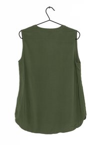 Grön, ärmlös topp i lättviktigt tyg med rundad halsringning och en lätt kurva vid nederkanten. Har sidofickor.