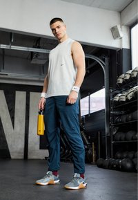 Nike Performance Scarpe da allenamento - grey