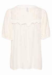 Blusa blanca de manga corta con cuello fruncido y detalle de yugo de encaje floral transparente en la parte posterior.