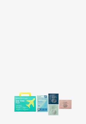 ON THE FLY TRAVEL FACIAL KIT - Gesichtspflegeset