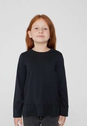 Czarny t-shirt z długim rękawem i okrągłym dekoltem, z falbaną u dołu. Został zaprojektowany z gładkiego, miękkiego materiału dla maksymalnego komfortu.