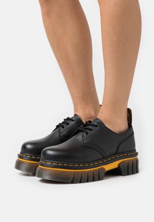 Dr. Martens, Derbies - black