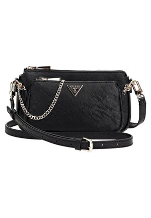 Sac bandoulière texturé noir GUESS avec deux compartiments zippés, détail chaîne argentée, et sangle réglable avec garniture dorée.
