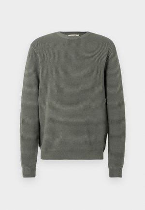 Maglione verde a coste con scollo rotondo, tessuto testurizzato, maniche lunghe e polsini e orlo a coste. Design semplice e dritto.