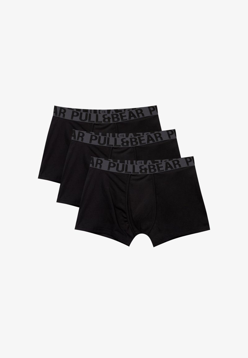 Zwarte boxershorts in een verpakking van drie, gemaakt van zachte stof, met een grijze tailleband met het "PULL&BEAR" logo en een normale taillehoogte.