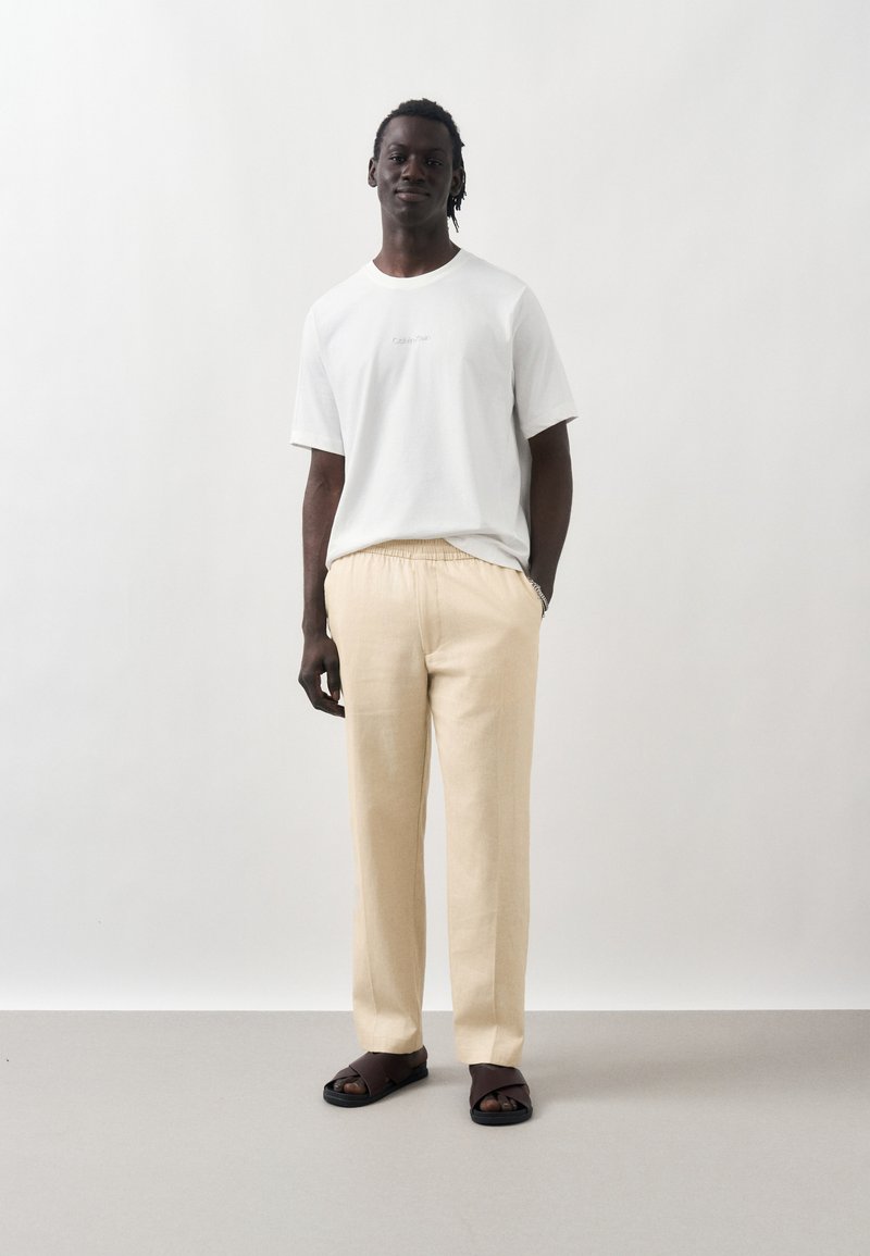 Calvin Klein STRAIGHT PULL ON PANT - Kalhoty - oatmeal