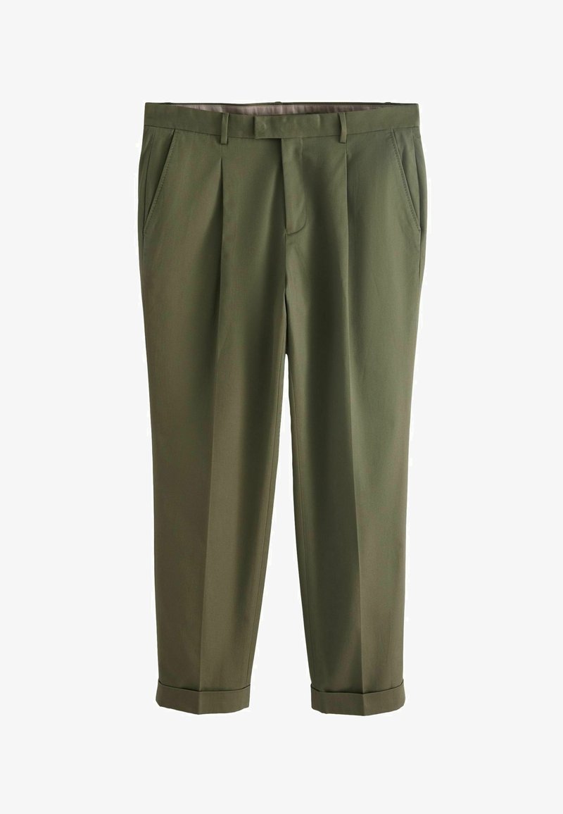 Pantalon vert sur mesure avec plis, passants pour ceinture, poches latérales et ourlets en bas. Confectionné en tissu lisse et léger.