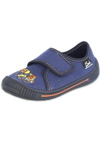 Marineblauer Segelschuh aus Canvas mit einem Klettverschluss, Gummisohle, orangefarbener Akzentlinie und besticktem Lkw-Design an der Vorderseite. Strukturierte Stoffoberfläche.