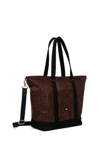 Torebka typu tote w brązowy wzór panterki, z czarnymi uchwytami, zamkiem błyskawicznym u góry, kieszenią z przodu oraz złotymi akcentami. Materiał tekstylny, przestronny design.