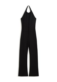 Czarny kombinezon na halter z szerokimi nogawkami i subtelnym połyskiem, rozłożony na białym tle.