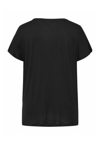 Camiseta negra de manga corta con un corte holgado, hecha de tejido suave. Presenta un escote redondeado y sutiles aberturas laterales en el dobladillo.