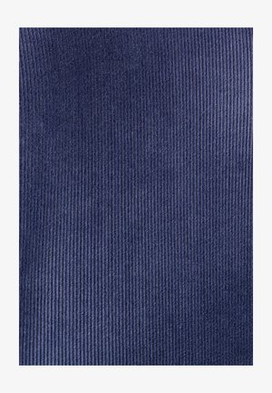 Tessuto di velluto a coste blu navy con righe verticali, caratterizzato da una consistenza morbida e un motivo uniforme, adatto per applicazioni di abbigliamento o tappezzeria.