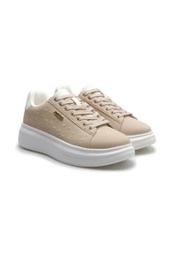 Sneaker beige con tomaia strutturata, dotate di una suola bianca, punta rotonda, design alla moda con laccini e accentuazione in oro del logo. Materiale liscio e resistente.