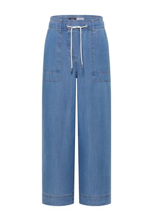 Pantalones vaqueros de pierna ancha y color azul claro con cinturilla elástica, cordón blanco y grandes bolsillos delanteros de parche.